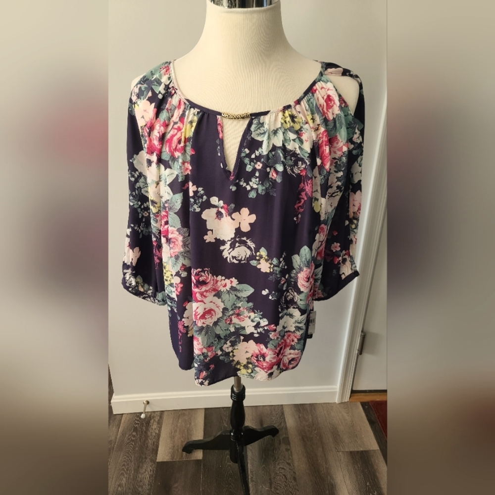 A BYER 1x Blue Cold Shoulder Floral Top NWT